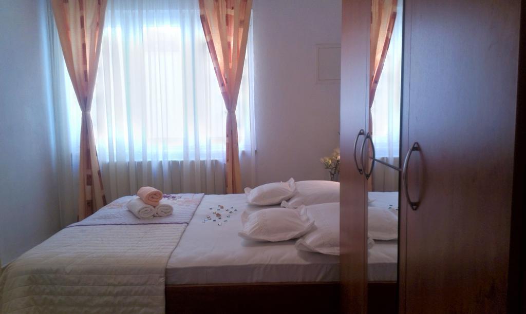 Apartments Malina Tučepi エクステリア 写真