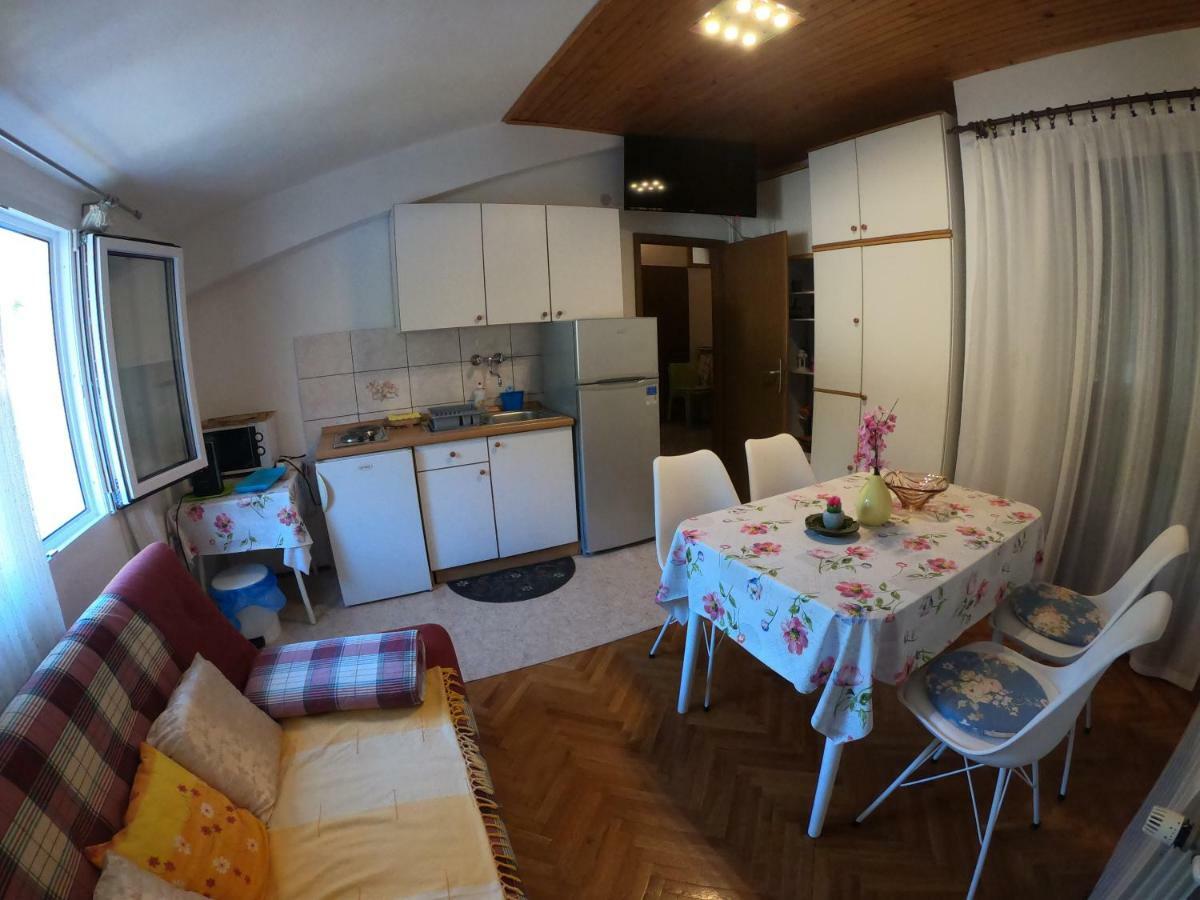 Apartments Malina Tučepi エクステリア 写真